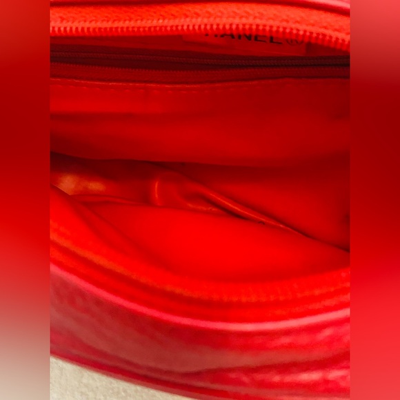 Vintage Chic Red Quilted CameraBag - Picture 7 of 9